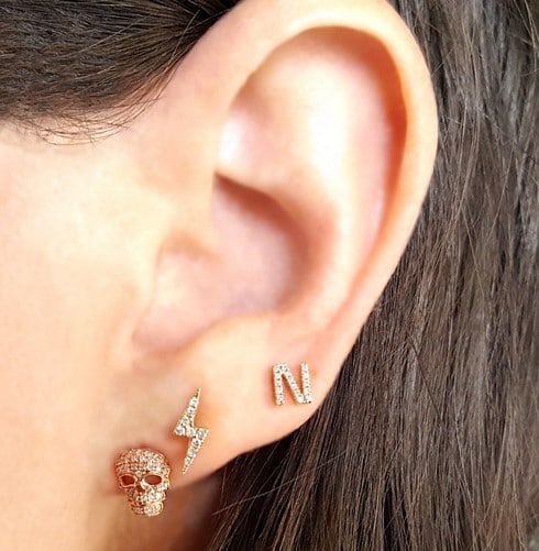 Accumulation Piercings sur l'oreille 