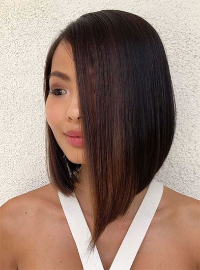 Cheveux Acajou carré plongeant