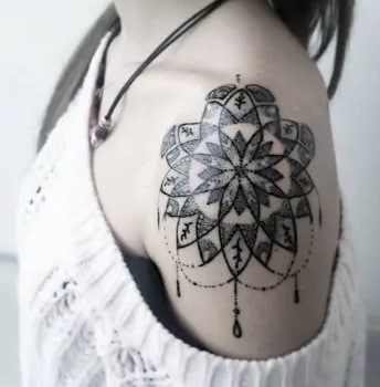 tatouage motif Fleur