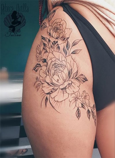 Fleurs qui descend sur la cuisse