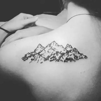 tatouage motif Montagne