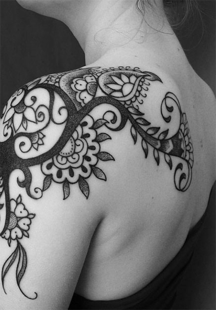 tatouage épaule Motifs Floraux 