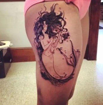 tatouage Sirène sur toute la cuisse