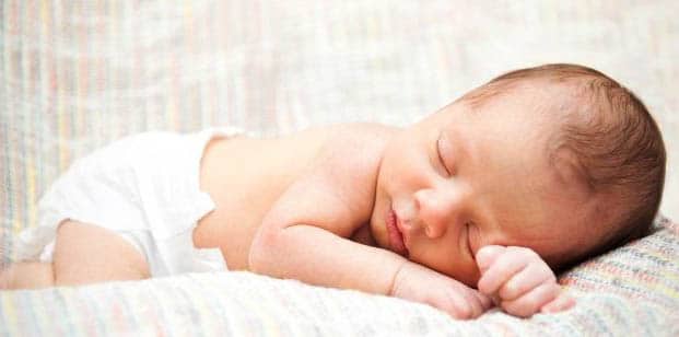 bébé qui fait dodo 