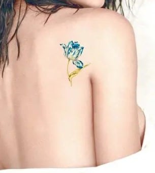 tatouage épaule Tulipe Couleur