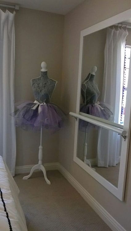 Barre Et Miroir pour décorer la chambre d'une fille