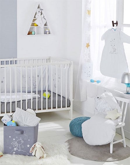 Touches Grises pour cette chambre mixte bébé