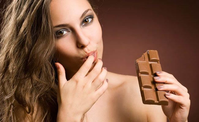 Femme Qui Mange Du Chocolat