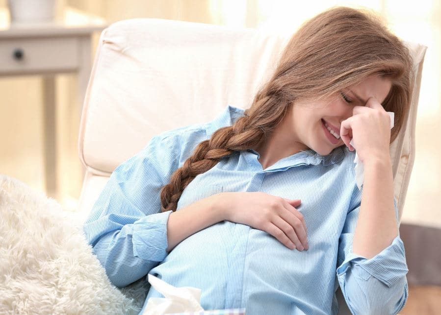 Femmes Enceinte Qui Pleure (2)