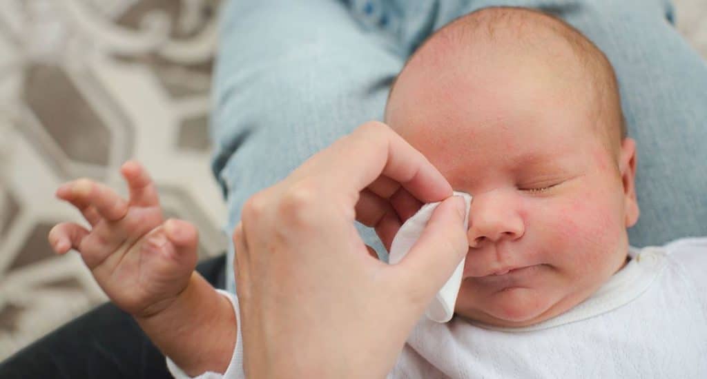 Nettoyer Les Yeux De Bébé