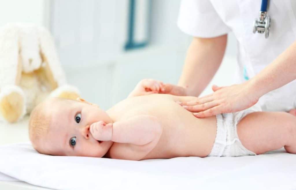 Douleurs abdominales et nausées Bebe