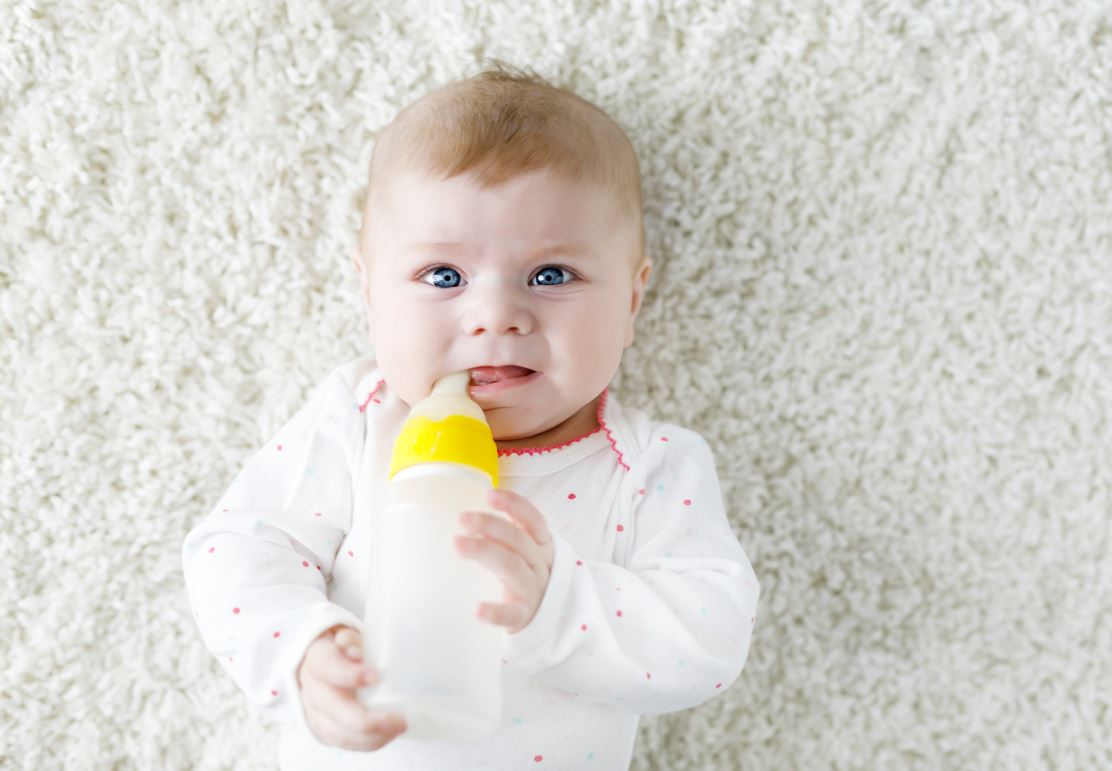 Bebe Pleure Pendant Le Biberon Pourquoi Et Comment Reagir