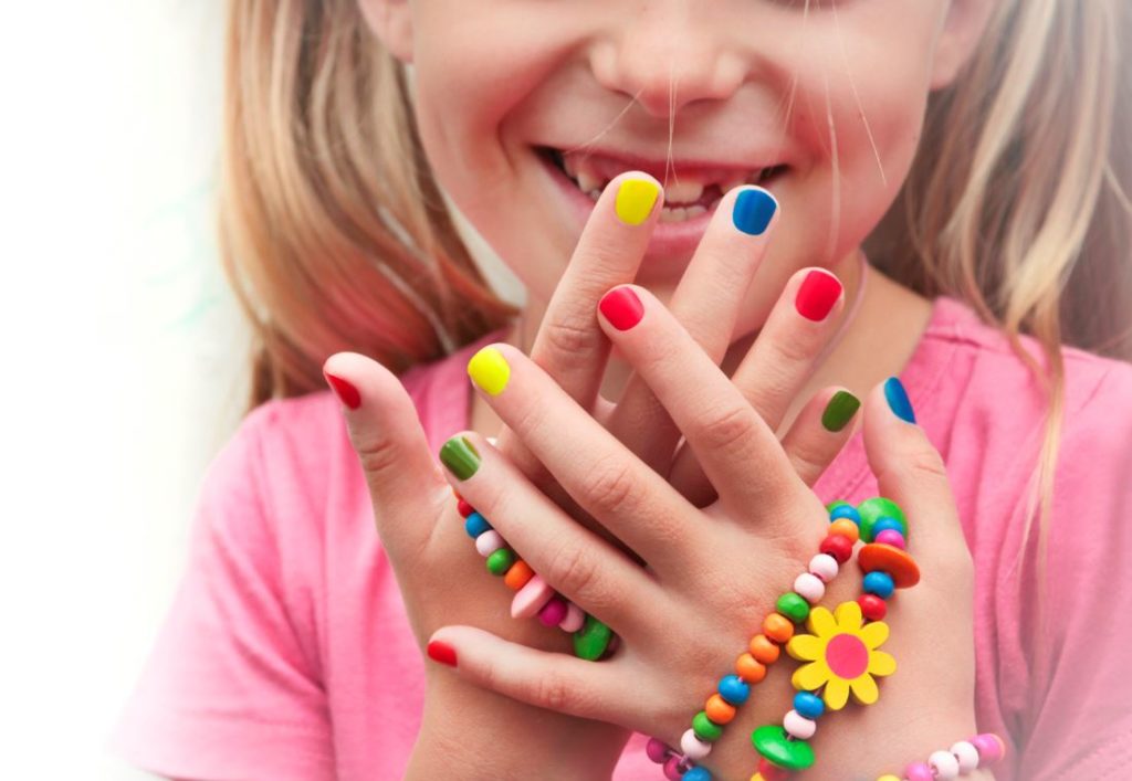 Petite Fille Vernis