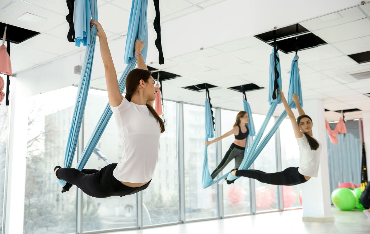 Fly yoga : Pratique, déroulement d’une séance, bienfaits, tarifs