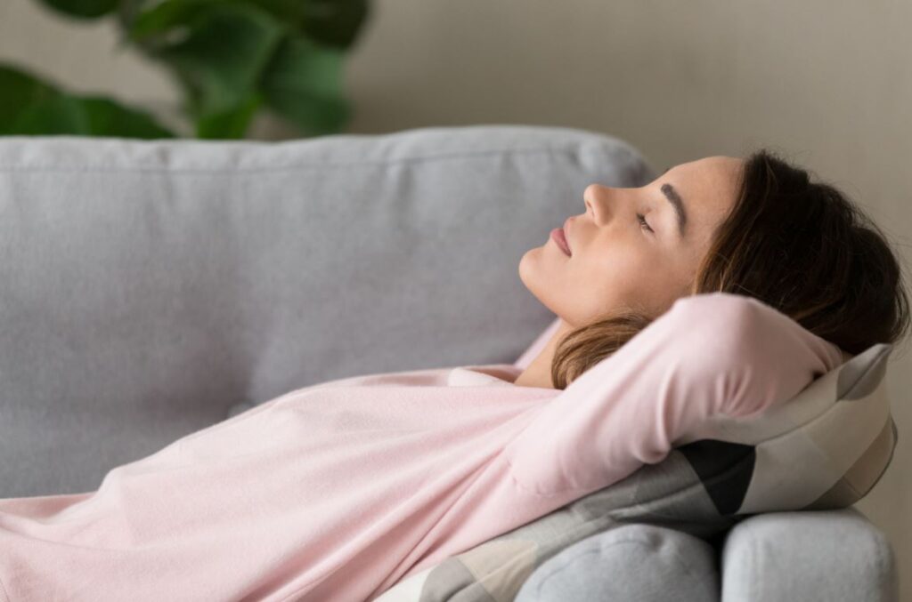 Femme Allongée Auto Hypnose
