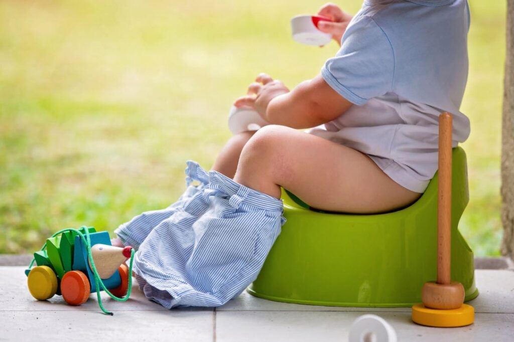 Enfant Sur Le Pot