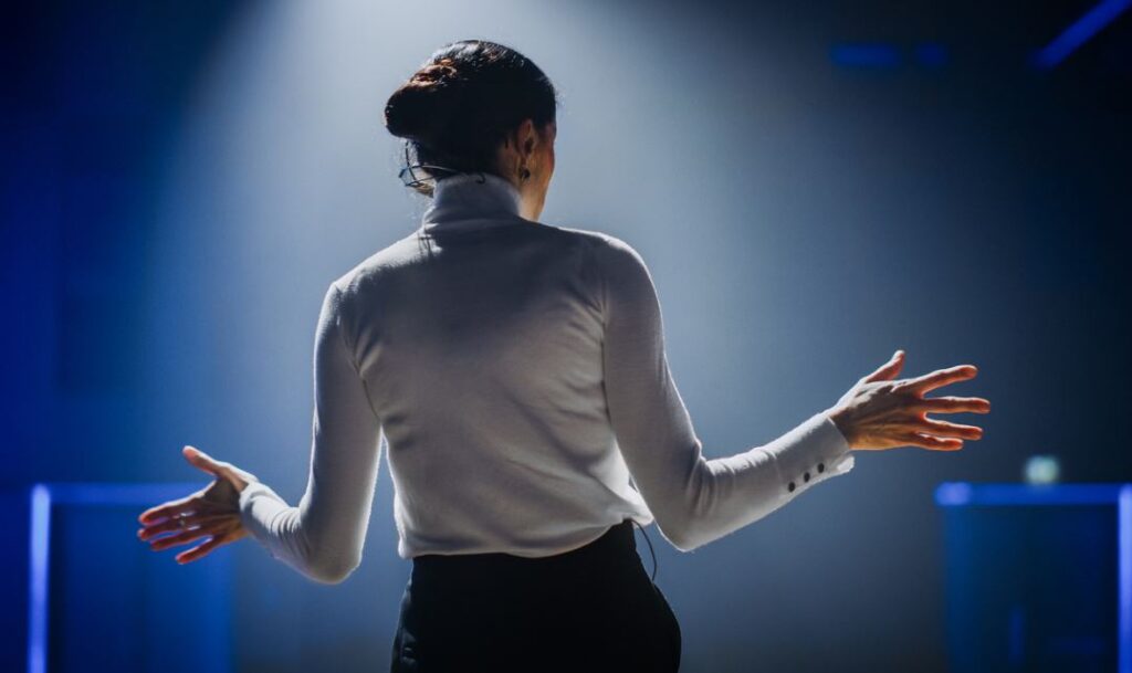 Femme Conférence Poser Sa Voix