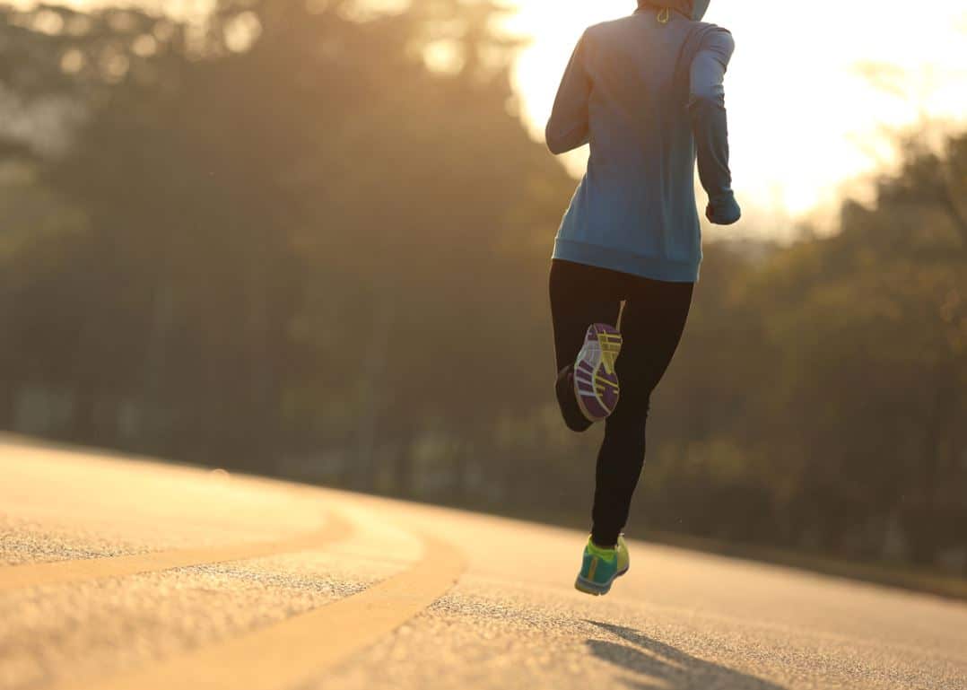 Femme Running Course à Pied