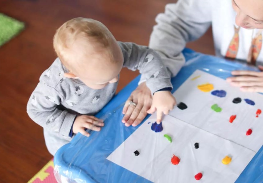 Peinture Propre Avec Bebe Zoom Sur Cette Activite Ludique