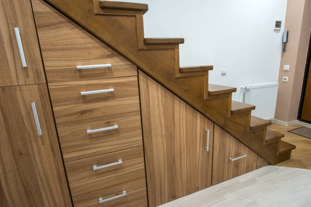 dressing sous escalier aménagement