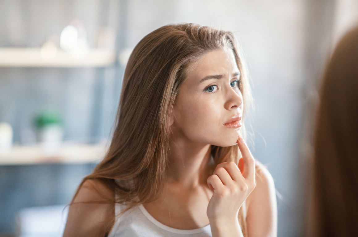 Cacher Un Bouton Avec Du Maquillage