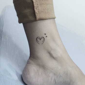 Tatouage Coueur Minimaliste