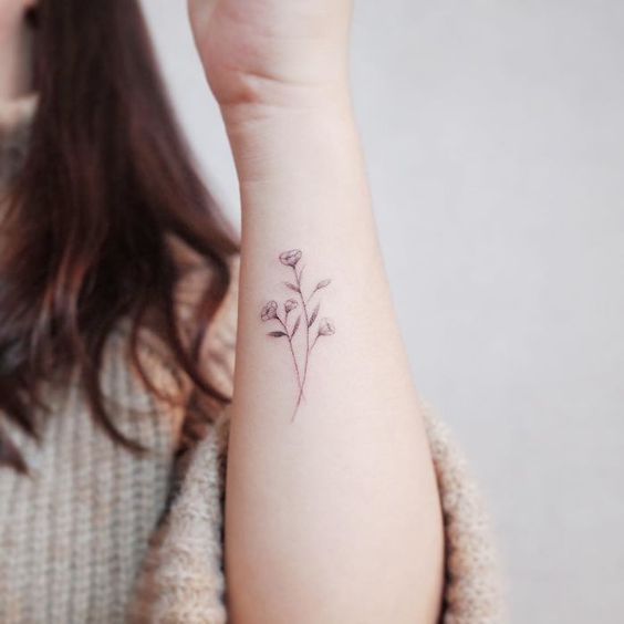 fleurs tatouage Discret avant bras