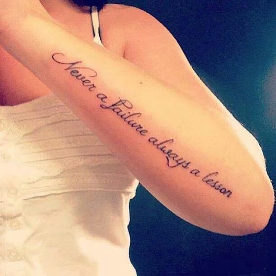 tatouage phrase inspirante Avant Bras