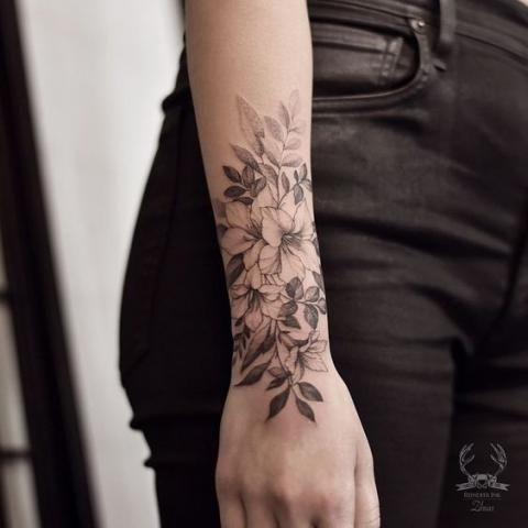 tatouage fleuri Avant Bras