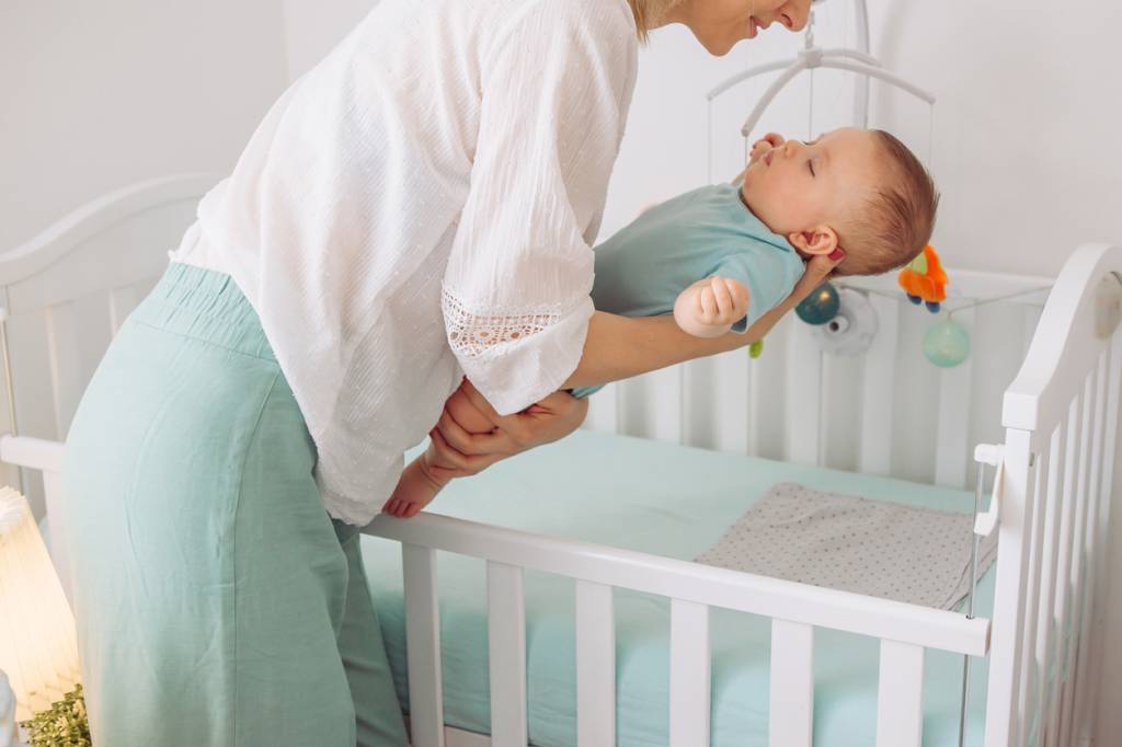 alt = ciel de lit pour chambre de bébé