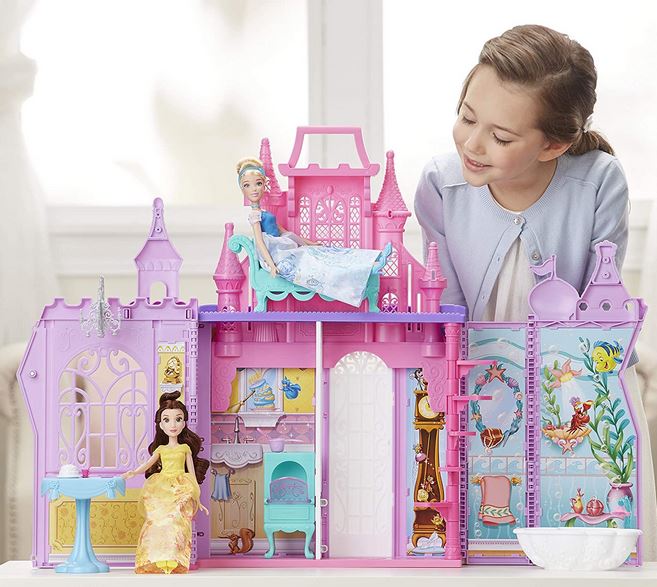 Petite Fille Joue Avec Château Des Princesses Disney