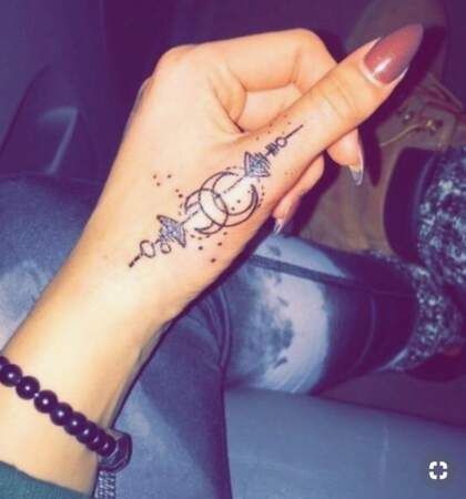 tatouages Mains Femmes