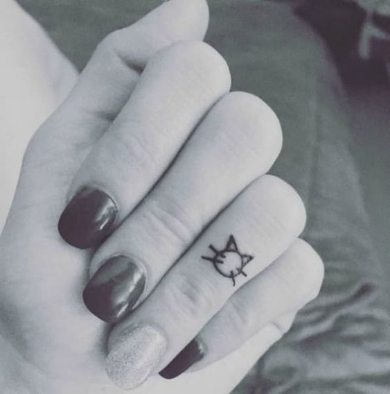 tatouages Mains Femmes