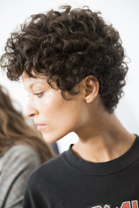 coupes Cheveux Bouclés