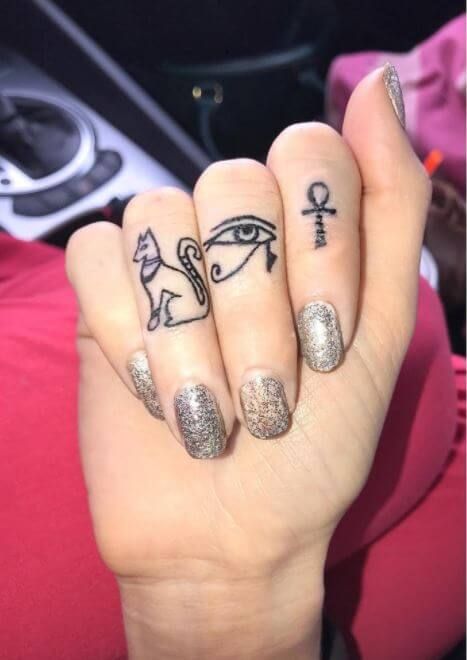 tatouages Mains Femmes