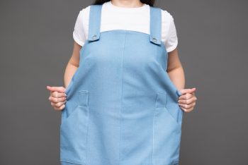 femme avec robe trop grande