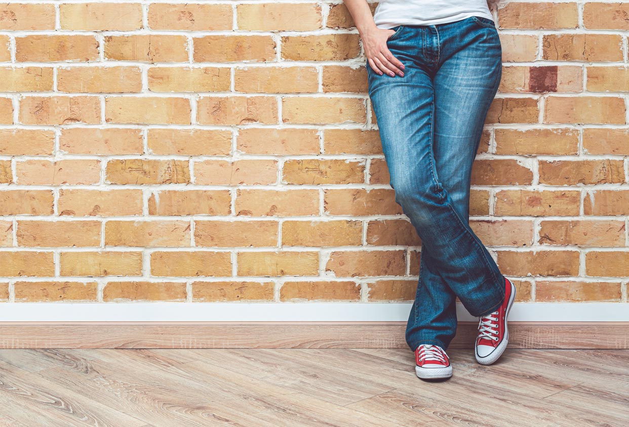 Femme avec jean bootcut