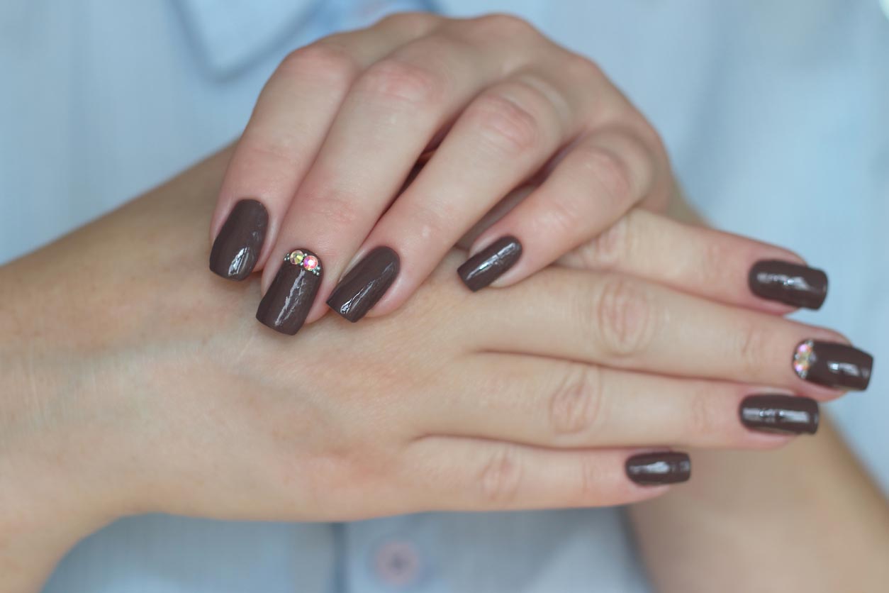 Vernis à ongles chocolat brun foncé