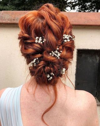 Le chignon avec des strass