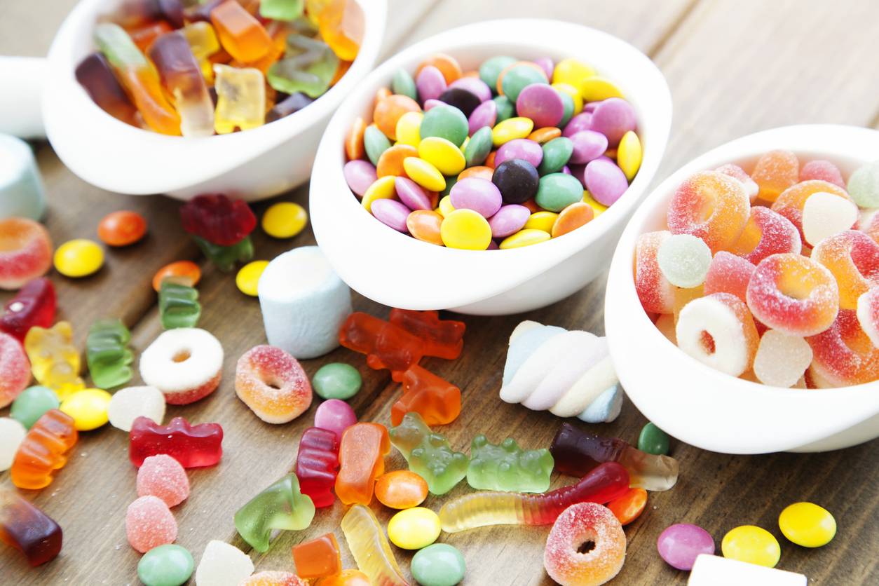 alt = bol rempli de bonbons
