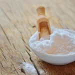 Bicarbonate de soude dans bol