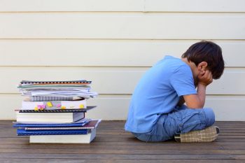 enfant qui a des difficultées avec l'école