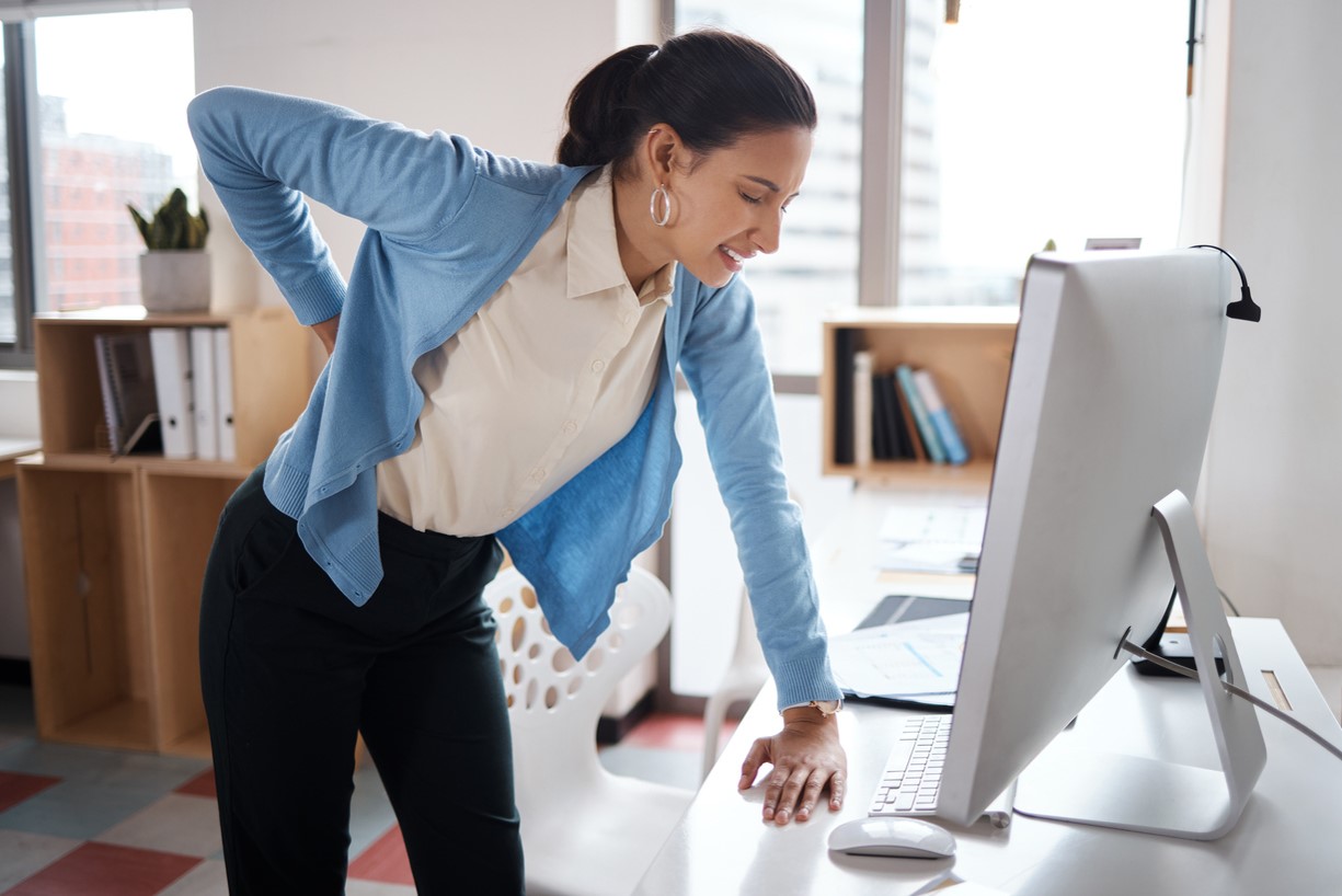 Femme Mal De Dos Au Travail