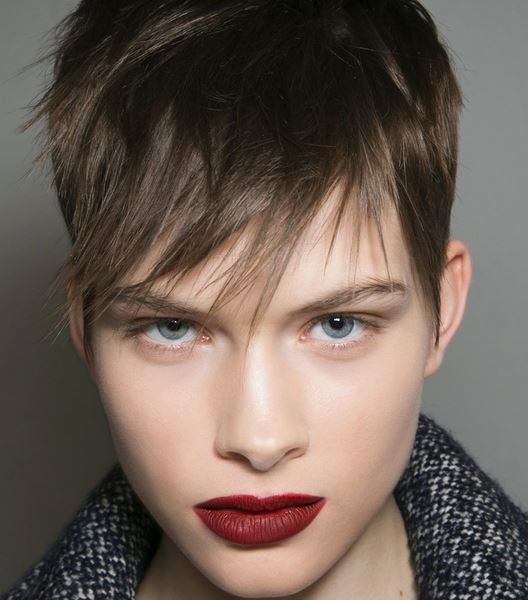 Coupe courte frange effilée