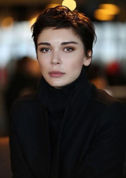 jolie Coupe Visage Rond