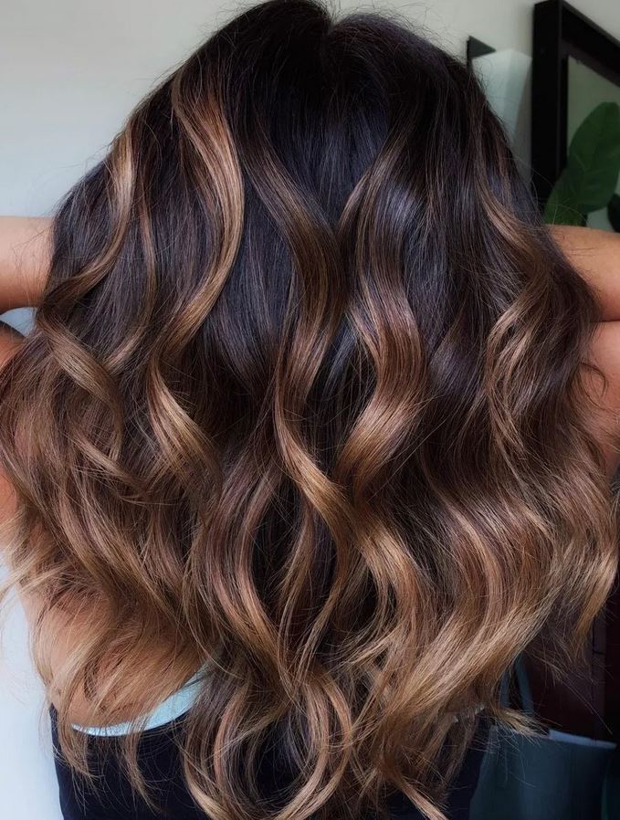 balayage Caramel Sur Cheveux Ondulés