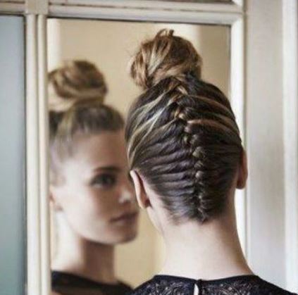 tresse Africaine Et Cheveux Relevé Bun 