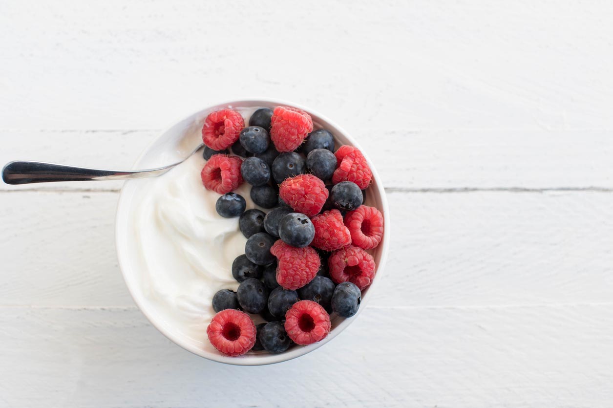 bol de skyr avec fruits rouges