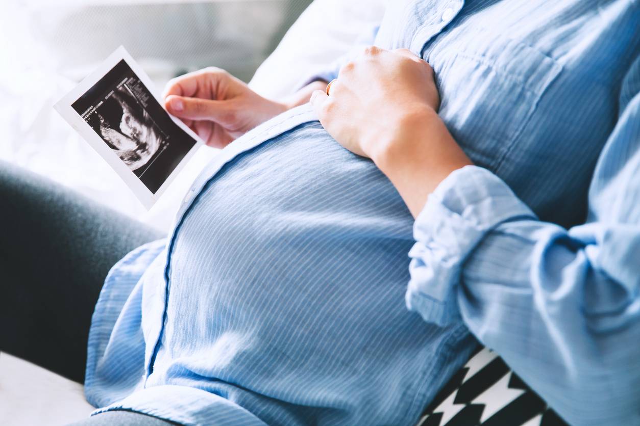 alt = Grossesse calendrier femme enceinte