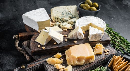 Assortiment De Fromages Sur Un Plateau
